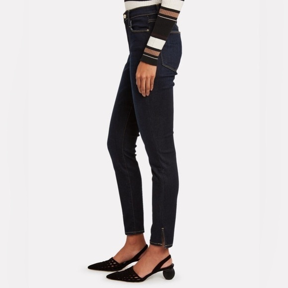 Frame Denim Le High Skinny Outseam Slit
in Dark Denim size 26 - Picture 3 of 13